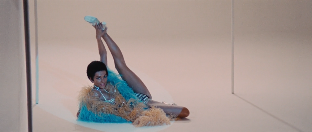 La Morte Cammina Con I Tacchi Alti (1971) BRRip.Dual.mkv_snapshot_00.05.56.326