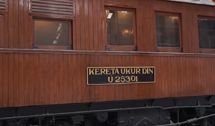 Kereta Ukur U-25301 dulunya milik Staatsspoor en Tramwegen, sebuah perusahaan kereta api di Hindia Belanda.