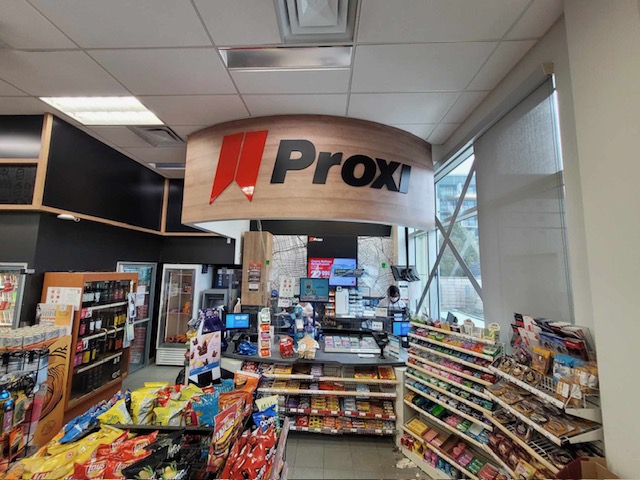 Intérieur d'un dépanneur Harnois