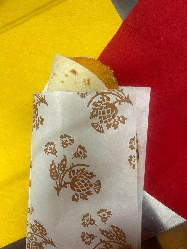 Piadina con cotoletta e fontina