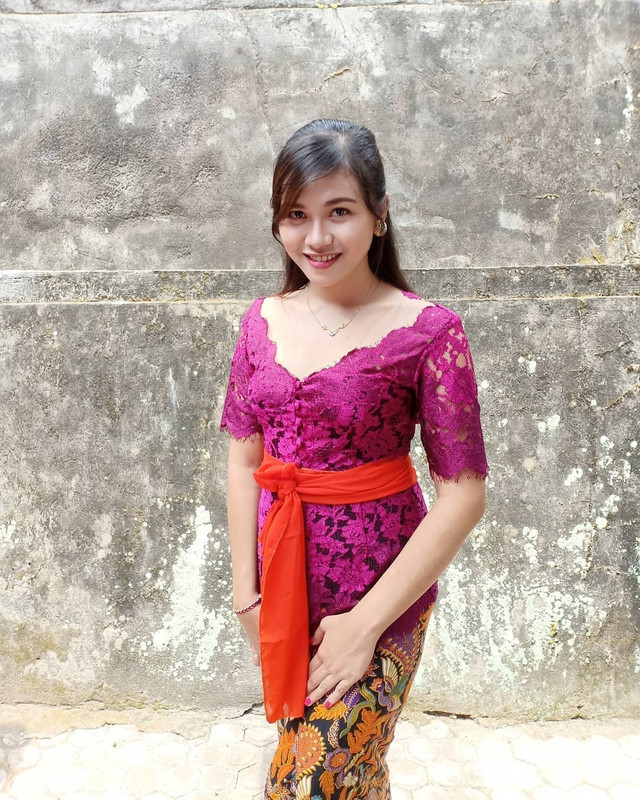 Model Kebaya Wanita Bali Yang Modis Dan Elegan Baliya Id