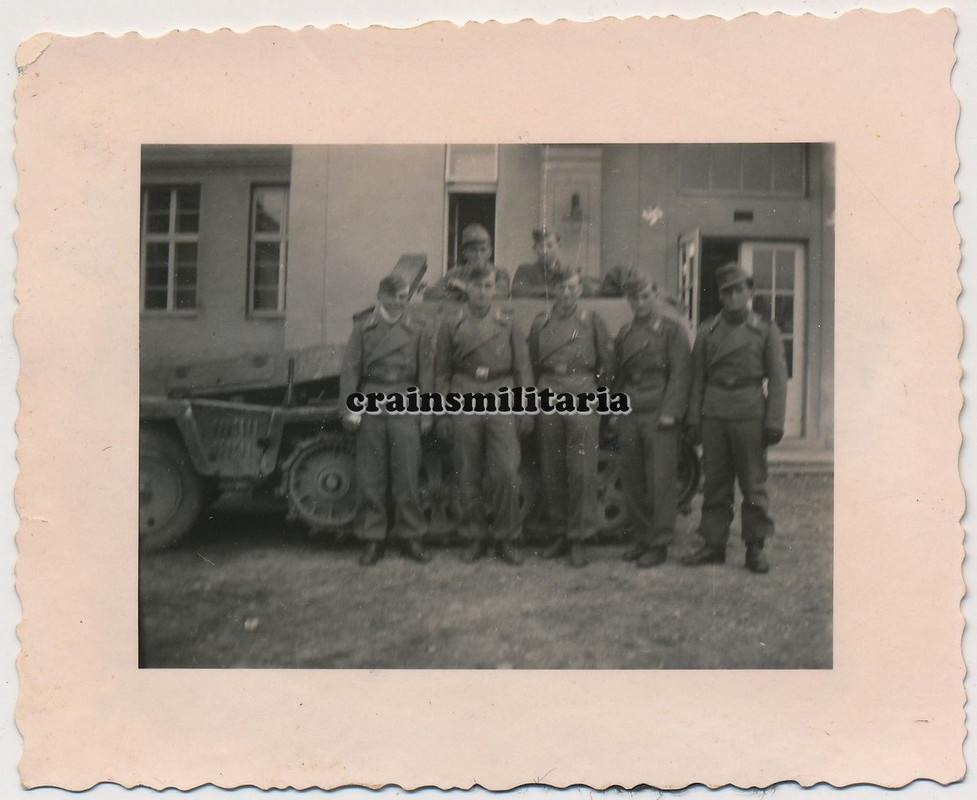 Orig. Foto Panzer StuG Soldaten Pz.Rgt.2 b. Panzerspähwagen SdKf
