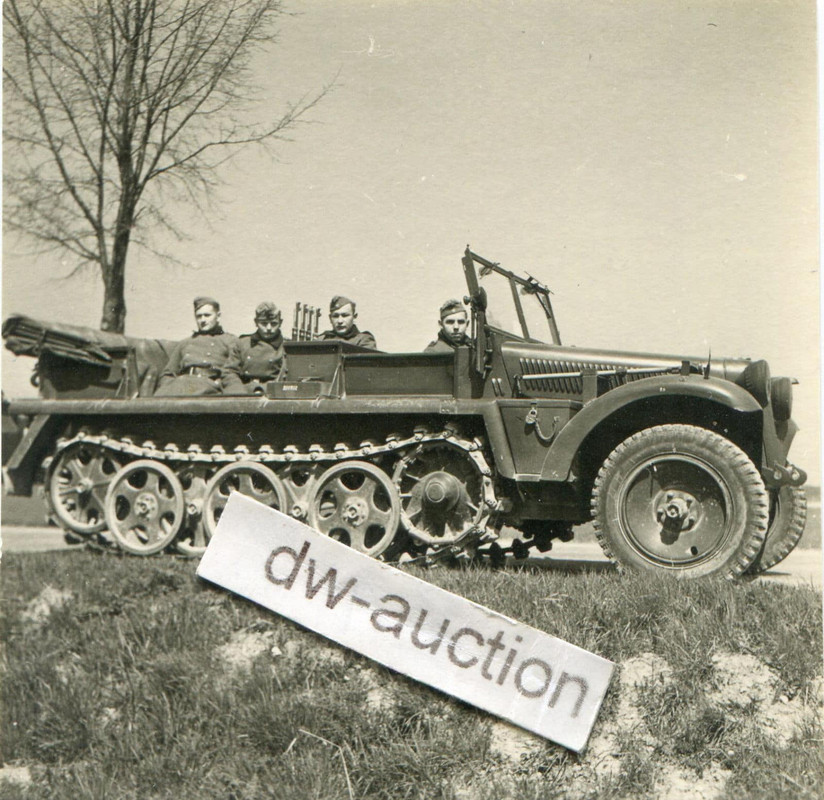 Sturmgeschütz Abt. , SdKfz Halbkette (3 Fotos)