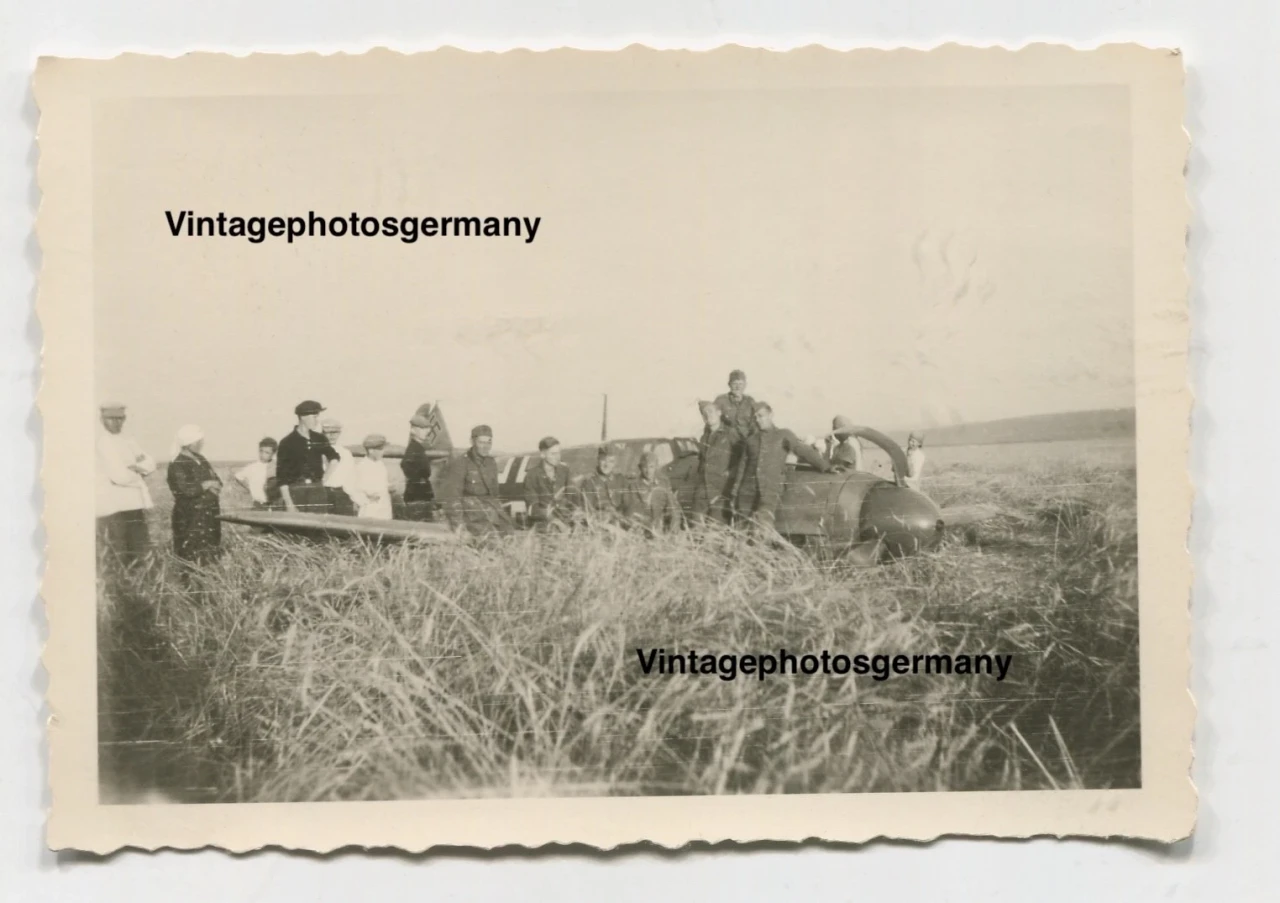 Z2457 Foto Russland abgestürztes deutsches Flugzeug Me109 Bf109 Kennung