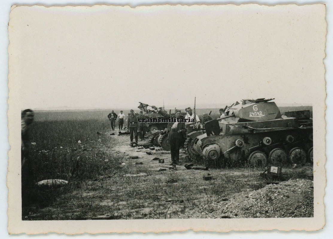 Orig. Foto zerstörte Panzer II Tank mit Kennung in Frankreich 1940