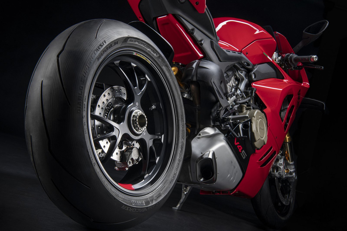 Супербайк Ducati Panigale V4 2022