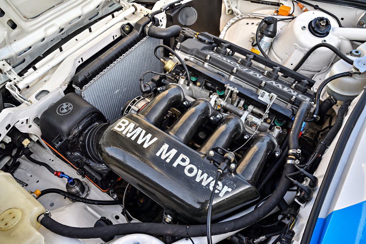 P90237179_highRes_the-bmw-m3-dtm-e30-0