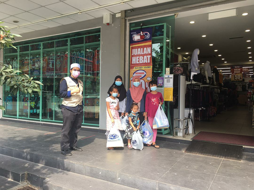 [Sumbangan Pakaian Sekolah Back To School]