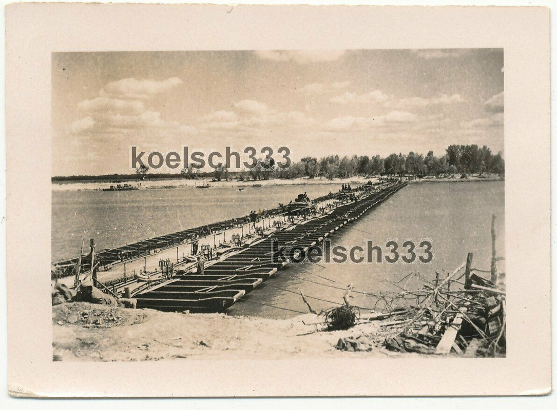 Foto Kampfgebiet der 9. Panzer Division an der Ostfront ! Pionier Brücken ... !