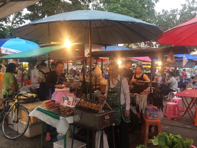Nuestra primera vez en el Sudeste Asiático. Tailandia en Junio de 2018 - Blogs de Tailandia - Explorando Chiang Mai. Doi Suthep, centro ciudad y Saturday Market (25)