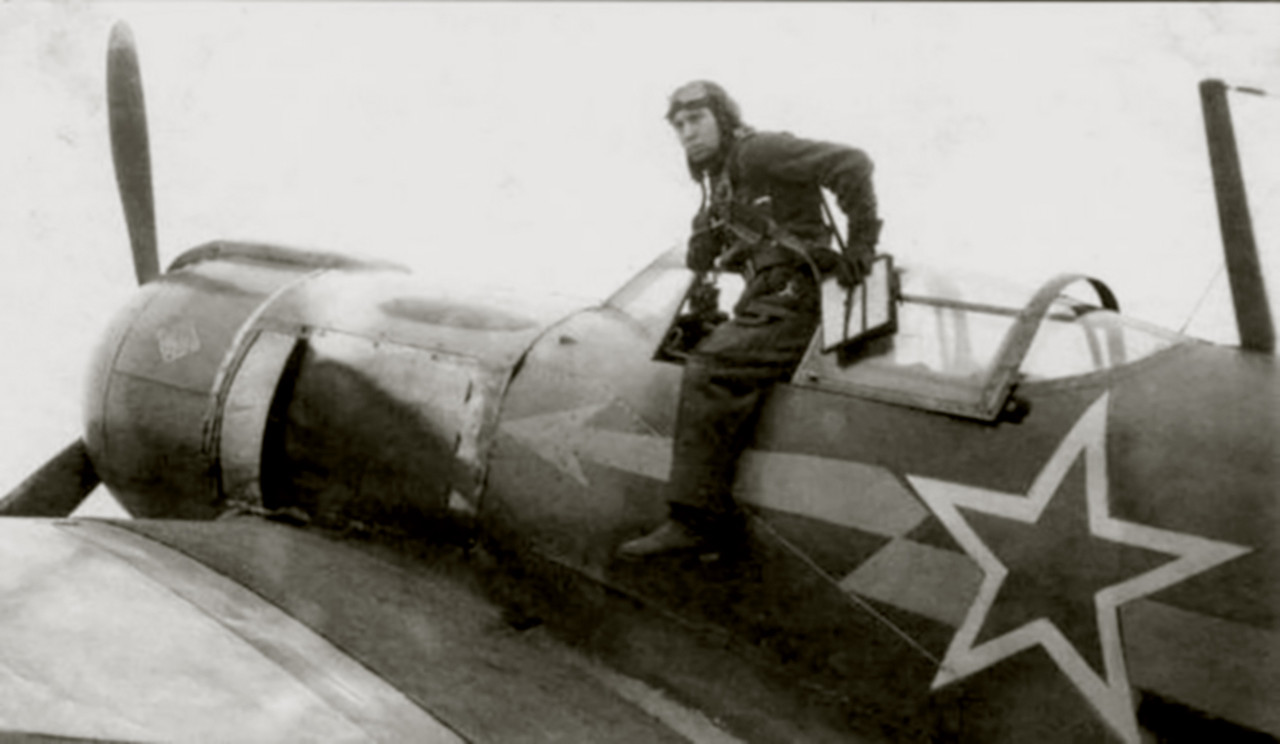 Lavochkin-La-5F-523IAP-with-pilot-Trefilov-East-Prussia-1945-01