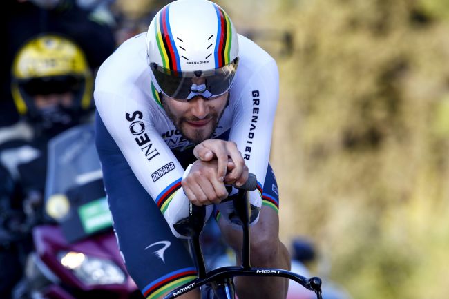 Filippo Ganna sfoggia la sua maglia con liride nel prologo vincente di oggi. (Foto RobertoBettini/SprintCyclingAgency) Filippo Ganna sfoggia la sua maglia con liride nel prologo vincente di oggi. (Foto RobertoBettini/SprintCyclingAgency)