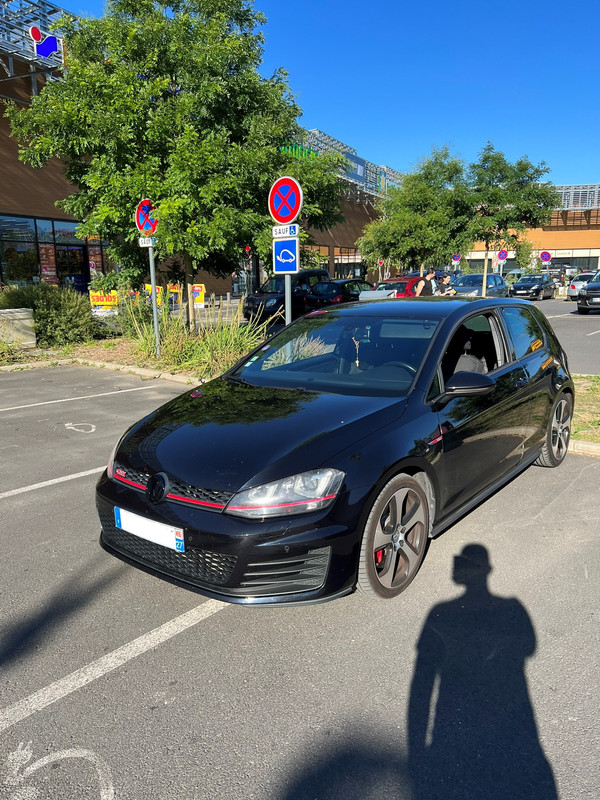 Golf7 extérieur de face logo noir