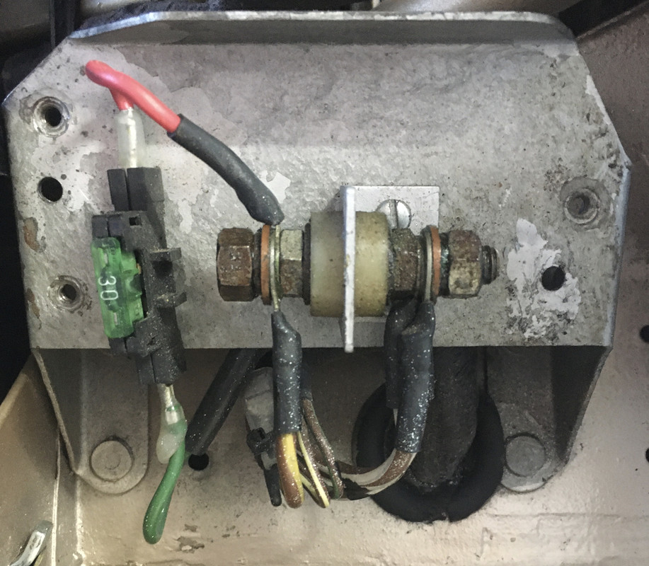 Wells A02695 Engine Cooling Fan Switch Wells A02695 Engine Cooling Fan Switch
