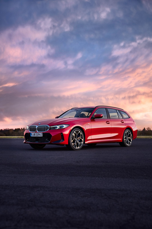 P90549651_highRes_the-new-bmw-330e-tou