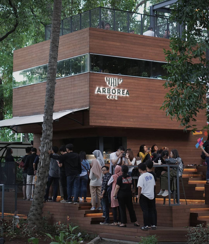 Arborea Cafe ramai dengan antrian pengunjung