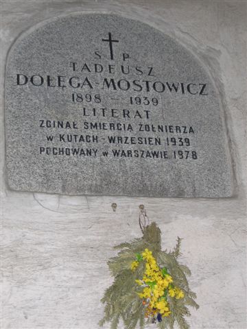 Tadeusz-Dolega-Mostowicz-monument