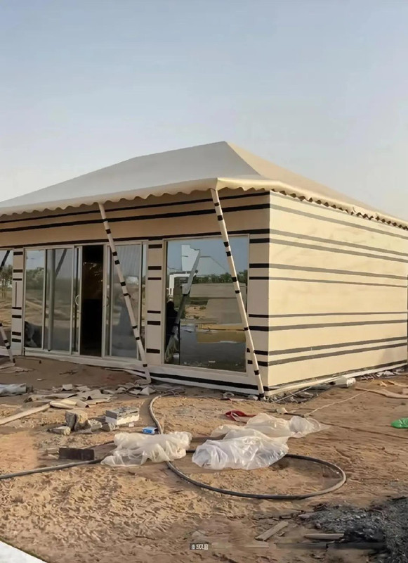 بيت شعر مع إضاءة مخفية