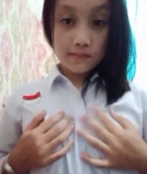 Pulang Sekolah Ganti Seragam