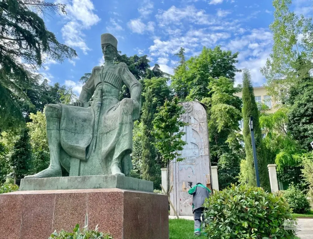 5-Pamyatnik-Konstantinu-G-max-1920x1080-format-webp-mwtmk-00p5c-Jj