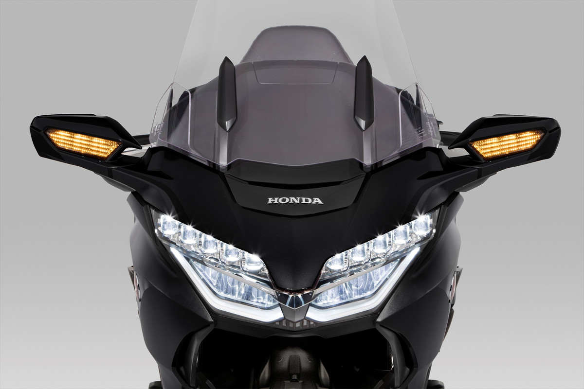 413839_23YM_HONDA_GOLD_WING_TOUR