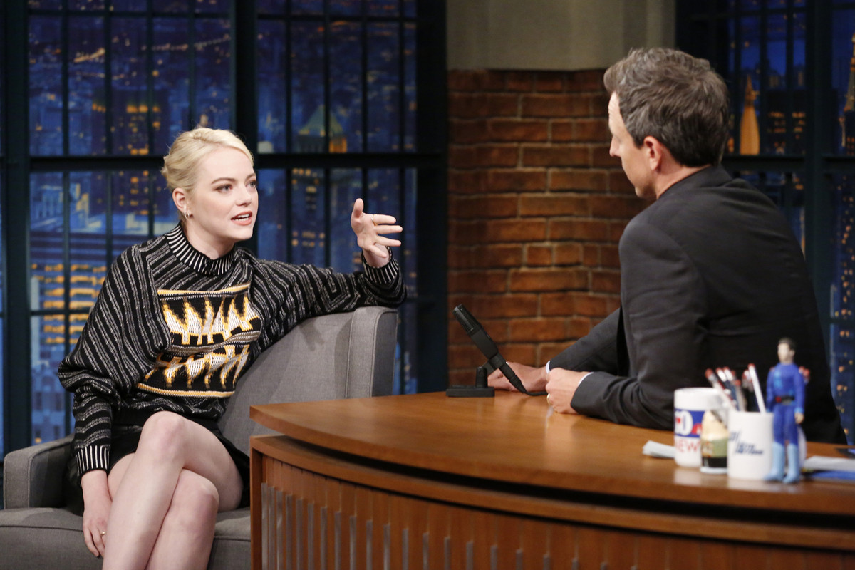 emma-stone-late-night-with-seth-meyers-new-york-