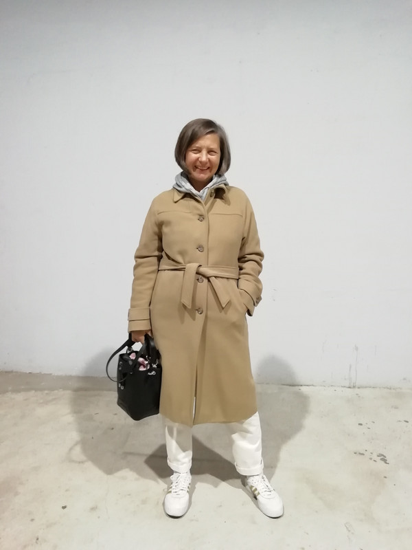 Пальто бежевое