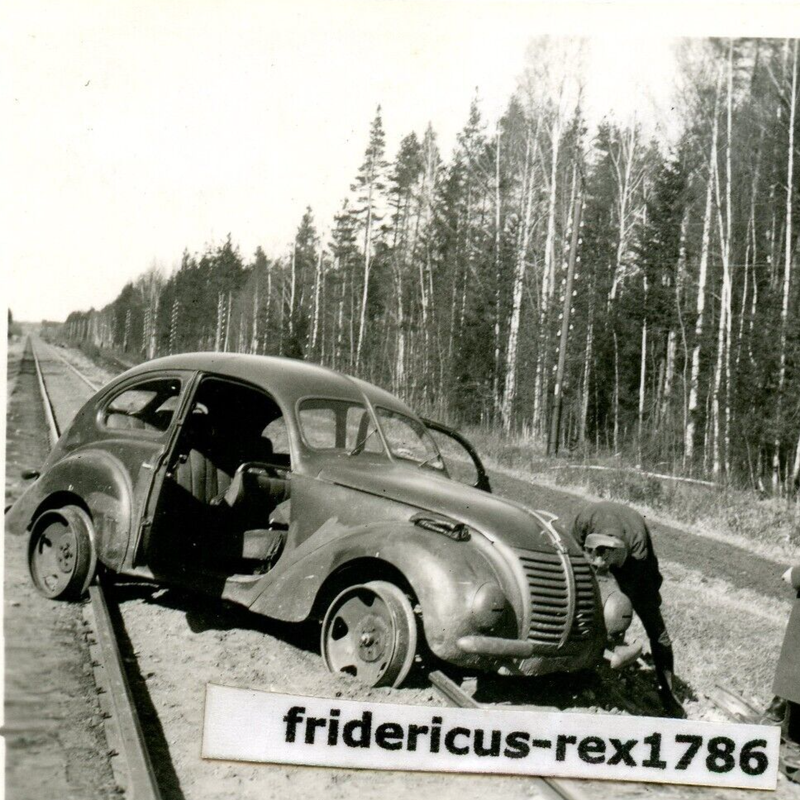 Foto 2 WH Kraftfahrer Abt. Beute PKW Kübel Umbau Schienenfahrzeug