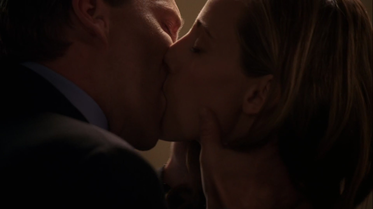 24 (2001) - S04E01 - Day 4 700 A.M. - 800 A.M. (1080p BluRay x26