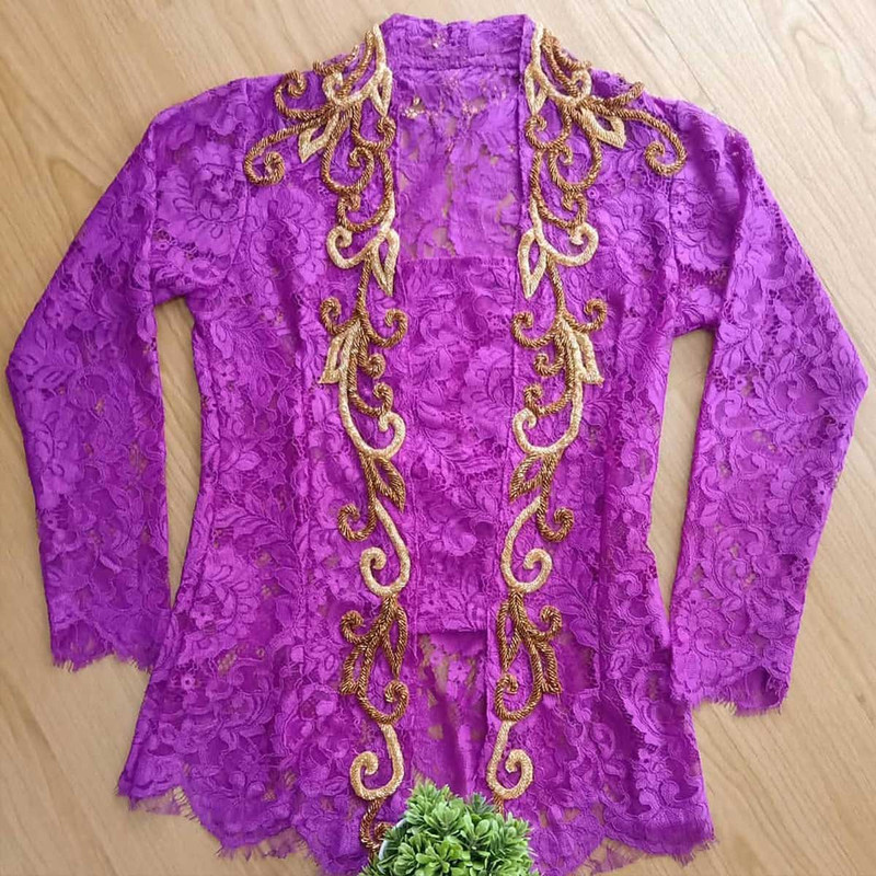 Pilih kebaya lengan panjang