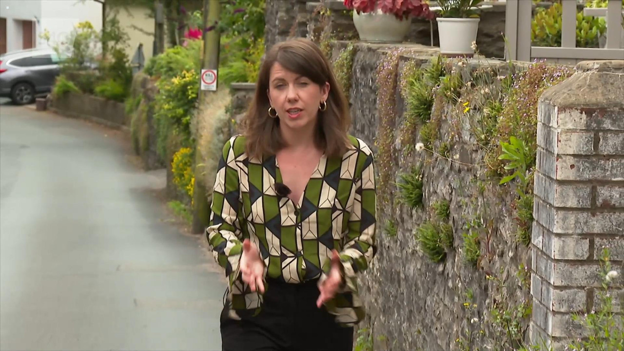 07.12 - 19.00.00 - Heno. Rhaglen gylchgrawn nosweithiol gyda straeon ....ts_snapshot_39.12_[2022.07.