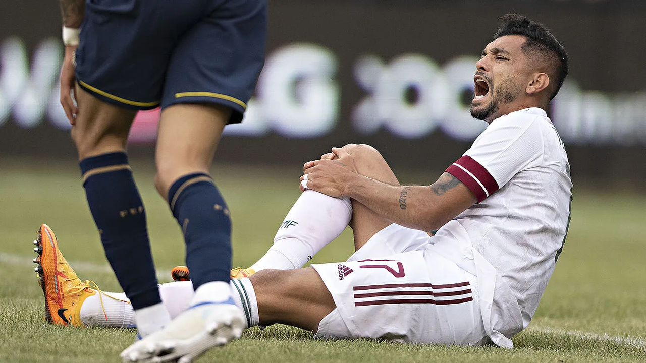 'Tecatito' Corona fuera de la Europa League con el Sevilla