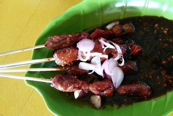 Sajian sate kambing di Warung Oemar.