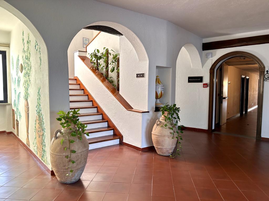 Жаркий сентябрь на побережье Тирренского моря.