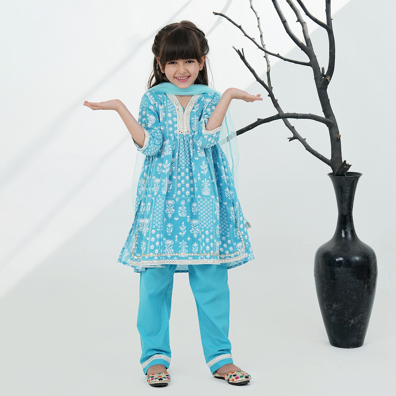 Girls Cotton 3/4th Sleeves Kurta Pajama Set Floral Printed Girls Suit Set - Picture 14 of 22