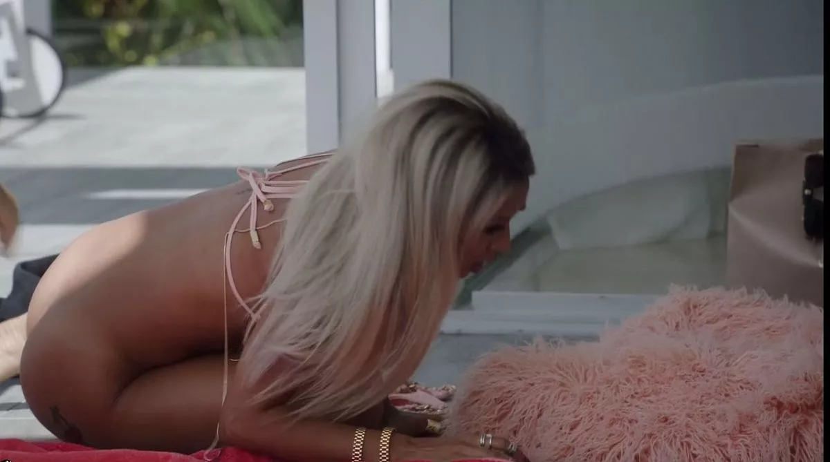 PAY-Karrueche-Tran-CLAWS-0018