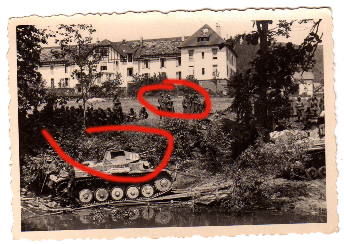 Le Thillot, Panzer II überquert Fluß 1940, 1. Pa