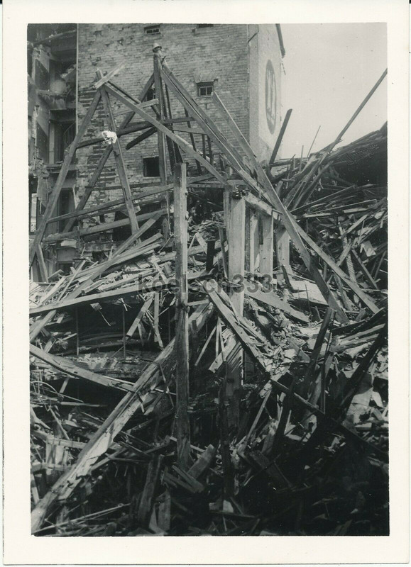 Foto Ruinen in der schwer zerstörten Stadt Rouen in Frankreich 1940bd