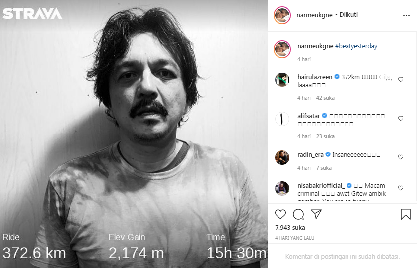 Engku Emran mengubah penampilannya menjadi gondrong dan berkumis lebat