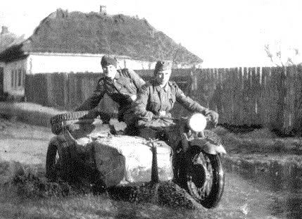 BMW R12 con sidecar. Seredina-Buda, abril 1943