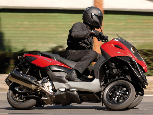 Макси скутер спортивный Gilera Fuoco 500 довольно таки выгодно Макси скутер спортивный Gilera Fuoco 500 довольно таки выгодно
