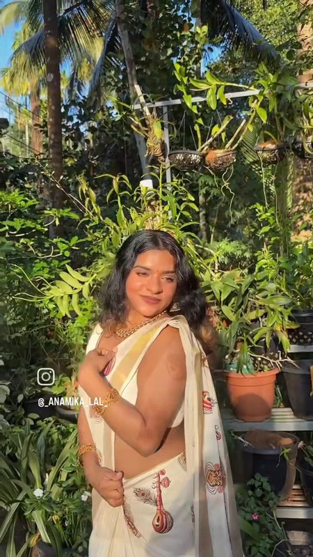 chubby dusky kerala girl in kerala costume.mp4_snapshot_00.10.805