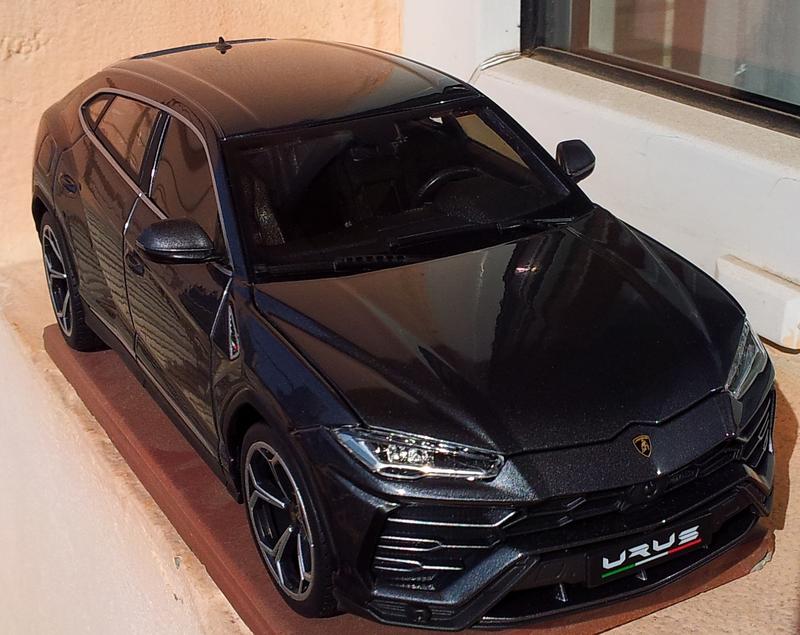 1:20 Bburago Lamborghini Urus