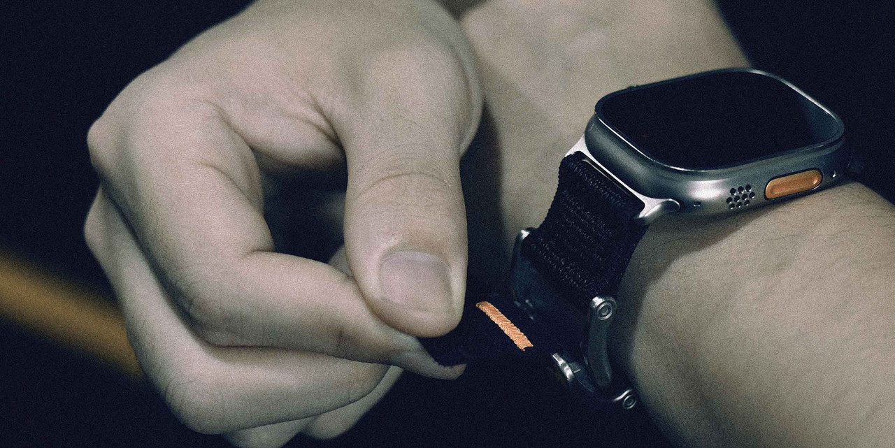 Curea pentru Apple Watch Ultra 1/2/3 49mm, Seria 11/10/9/8/7 45mm, Seria 6/5/4/SE 44mm, Aulumu A11, Nylon moale, Catarama neagra magnetica inox, Confort maxim, Reglaj rapid, Negru Inchis DSC 0478 2800 1400