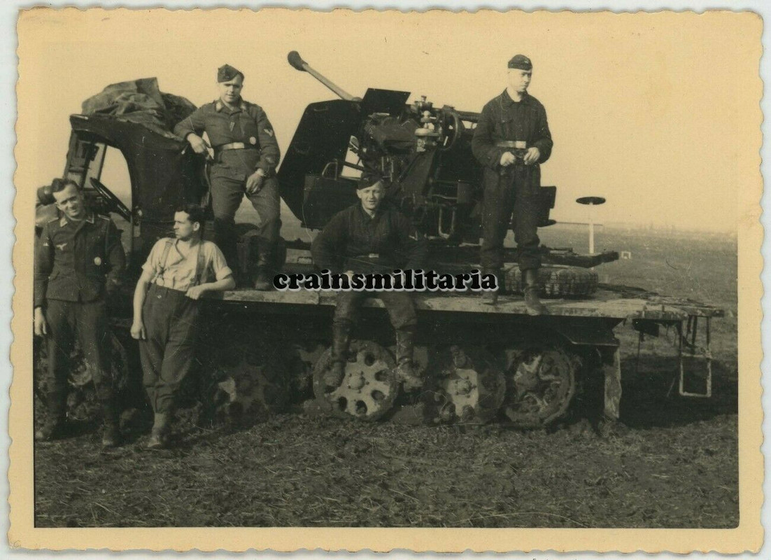 Orig. Foto SdKfz 6-2 Halbkette m. Flak Geschütz Flugplatz BUKAREST Rumänien 1941