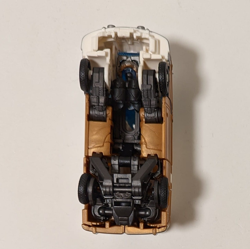 ROTB-Wheeljack-15