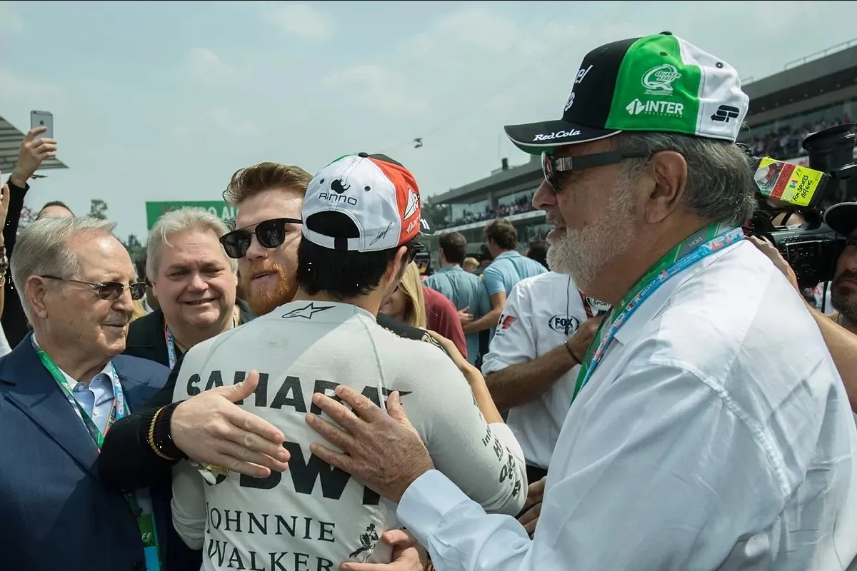 Saúl 'Canelo' Álvarez visita a Checo Pérez en el Gran Premio de Abu Dhabi