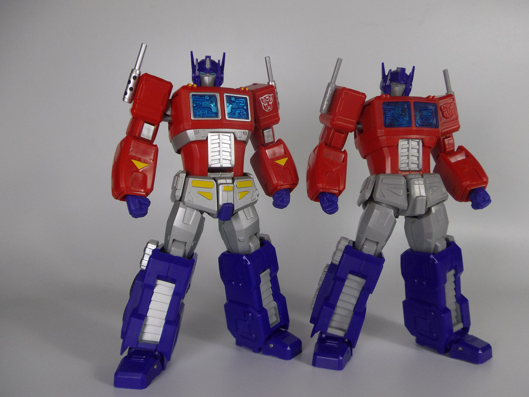 Revoltech-Amazing-Yamaguchi-Optimus-Prime-03