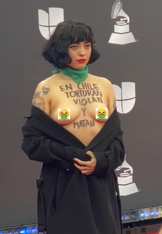 2019-11-14-mon-laferte-topless-triste-censored.jpg