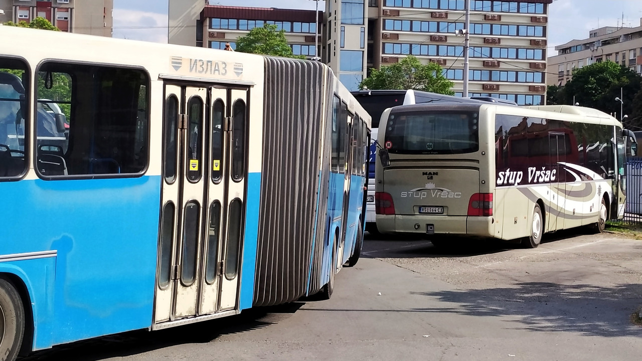 Volvo B10MA / Neobus 405GZ (1997/07) #736 i MAN Stup Vršac